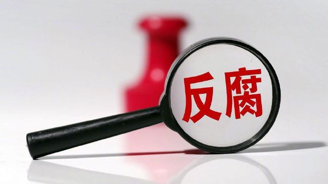 他可以胜任左后卫、中后卫，也可以客串后腰位置。